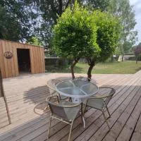 Appartement avec jardin à Saint Jean d'Illac, hotel u gradu 'Saint-Jean-dʼIllac'