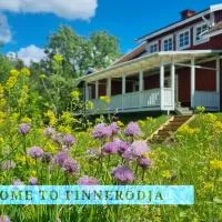 Family house near Tiveden National Park with fireplace, grand piano and 10,000 sqm property, hotel em Finnerödja