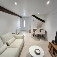 Maison de ville proche A13 et Rouen, hotel v destinaci Oissel