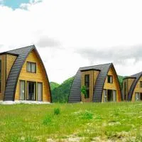 Altus Highland Lodges, hotel en Tepelenë