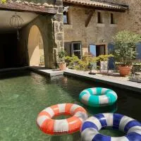 Les 3 contes, Hotel in Vallabrix