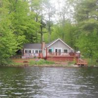 Lakeside Retreat - HOT TUB, Swimming, Boats, hotel poblíž Jaffrey - Silver Ranch Airpark - AFN, Rindge