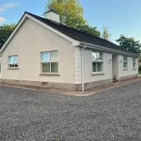 Ewe view cottage, hotel u gradu 'Rosslea'