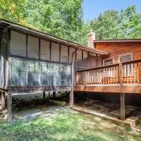 Private w Screened Porch, Deck & Dog-Friendly!, ξενοδοχείο σε Luray