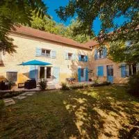 Gîte en pleine nature proche de Montignac-Lascaux, hotel em Saint-Amand-de-Coly