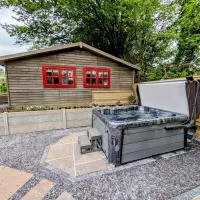 Beech Lodge - 3 Bedroom Chalet With Private Hot Tub, hotel sa Llanfyrnach