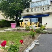 A 1Okm des plages du débarquement, Chez Sabrina, gîte entre mer et campagne, proximité Caen, Bayeux, Arromanches, aéroport Carpiquet – hotel w mieście Lantheuil