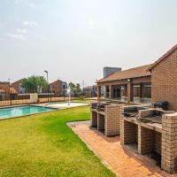 Cozy 2bedroom in Bel Aire Complex Midrand, hotel poblíž Letiště Grand Central – Johannesburg - GCJ, Midrand