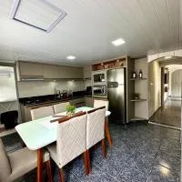 Linda e Ampla Casa Inteira Próxima ao Centro de Criciúma, hotel di Criciúma