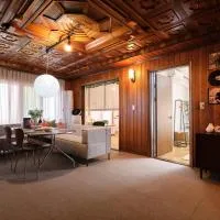 30pyeong private sensational accommodation spacious living room 2 minutes from Sinbang hwa Station kimpoairport near hong-dae、ソウルにある金浦国際空港 - GMPの周辺ホテル
