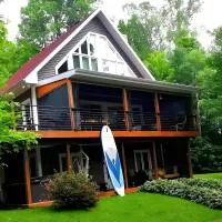 Chalet de luxe Équinoxe - bord de l'eau avec Spa, отель в городе Lac-aux-Sables