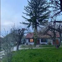 Agroturystyka Podłazy، فندق في Piotrów