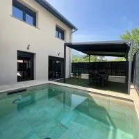Le Bourgeat में, होटल Piscine & Spa