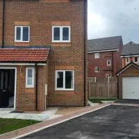 Modern 3-Bed House in Rotherham, WiFi, Garden & Free Parking, hotel v destinaci Kimberworth