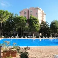 M441 - Marcelli, moderno trilocale in residence con piscina, hotel v destinácii Marcelli