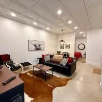 Restful Remedy in Downtown & Historic Pilot Mountain Apartment, hotel di Pilot Mountain
