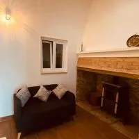 AL BIONDI Alentejo Cosy House for 2 with Kitchen and Patio, hotel in Castelo Cernado