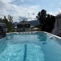 Private home with pool and garden, מלון באלסונד