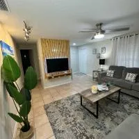 Beautiful house with jacuzzi near AnnaMariaIsland, hotel v mestu Bradenton