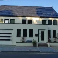 la maison blanche a Hermeton sur Meuse, отель в городе Hastière-par-delà