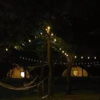Glamping Riverside Skadar lake โรงแรมในŽeleznička Stanica Zeta