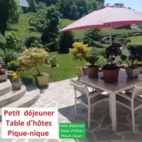 un petit coin paisible et frais - piscine à 3 mins, hotel a Le Monteil