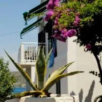 3 bedroom Apartment on the sea with garden, hotel en Ražanj