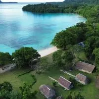 Lonnoc ocean view beach bungalows, hotel in Hog Harbour