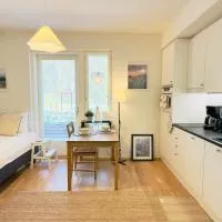 Brand New Studio surrounded by forest, отель в Турку