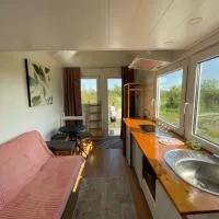 Anniksson Nature Private Tiny Home, hotel i Virtsu