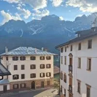 Breakfast with mountains view, hotel i Dosoledo