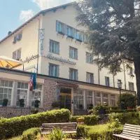 Hotel Montepizzo, ξενοδοχείο σε Lizzano in Belvedere
