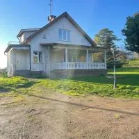 Hus på bondgård – hotel w mieście Gunnarskog