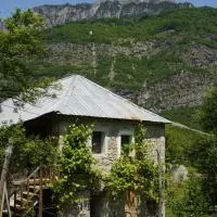 Motina River Guesthouse, hotel en Tropojë