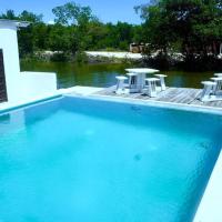 See Belize WATERSIDE Sea View Apt for 6 with Kitchen, Balcony, Infinity POOL & Overwater Deck, 2nd Floor, hotel near Philip S. W. Goldson International Airport - BZE, Belize City