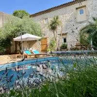 La Maison Des Autres, piscine chauffée, chambres d'hôtes, proche d'Uzès, Nîmes, Pont du Gard, Alès, hotel di Saint-Géniès-de-Malgoirès