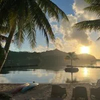 Montrose Place Huahine - maison en bord de mer، فندق في Huahine
