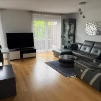 Doppelhaushälfte 125m2 3 Zimmer 2 Badezimmer Küche 5 Schlafplätze nähe Hamburg, hotell i Stelle
