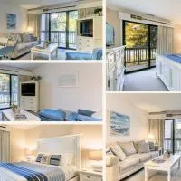 Gorgeous Grand Traverse Bay Beach Front Condo, hôtel à Traverse City