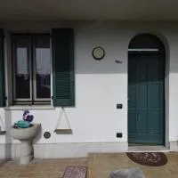 Casa Carmela, hotel i Angera