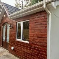 1-Bed Cosy Cottage near Emerald Park - Sleeps 5، فندق في Dunshaughlin