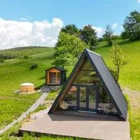 Holiday Cabins, хотел в Hosasău