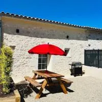 Gîte du dousset, hotel in Esclottes
