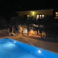 Palada House with a Private Pool, hotel en Marina