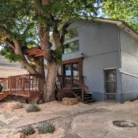 Mountain Jungalow Chalet, 3 min walk to Royal Gorge Train, hotel v destinaci Canon City