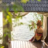 長崎の波音で目覚める冒険基地 Villa 魔女の休日,Villa Witch's Holiday, viešbutis mieste Shirahama