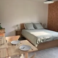 Chambre calme et spacieuse pour amoureux de la nature, Hotel in Le Longeron