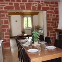 Maison Garde Barriere، فندق في Canilhac