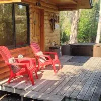 Beautiful Cabin near Radium Hot Springs with private hot tub, hotel di Radium Hot Springs