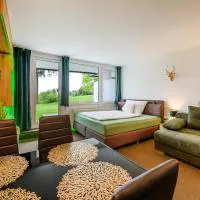 Green Wellness Pools Saunas Apartment with Alpine view Terrace, hotel din Sankt Englmar